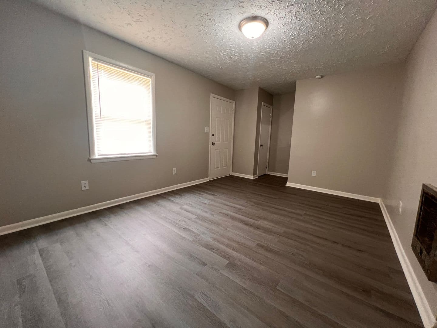 Livingston Apartment: 900 Preston Street - D