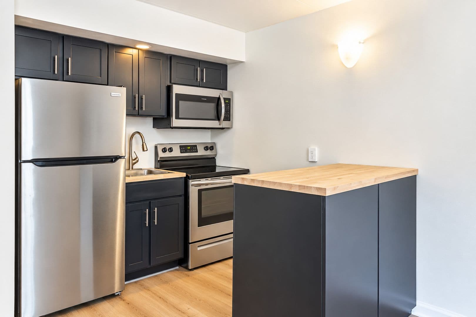Chattanooga Apartment: 2627 Hixson Pike