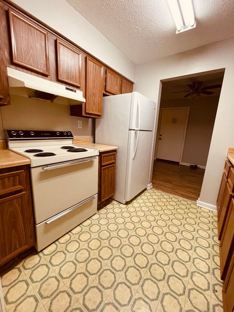 McMinnville Apartment: 314 Oriole Drive
