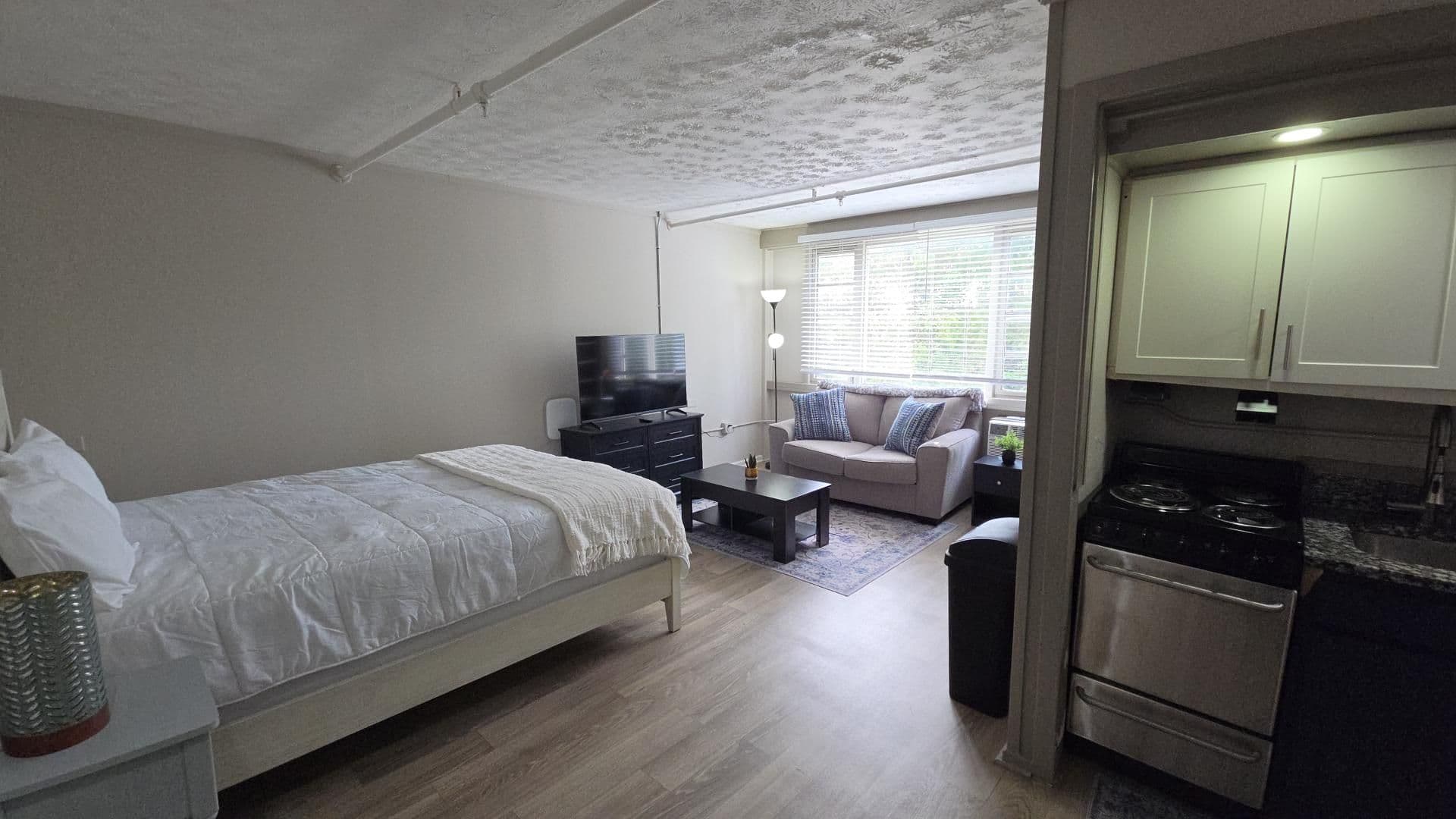 Oak Ridge Apartment: 82 E. Tennessee Ave
