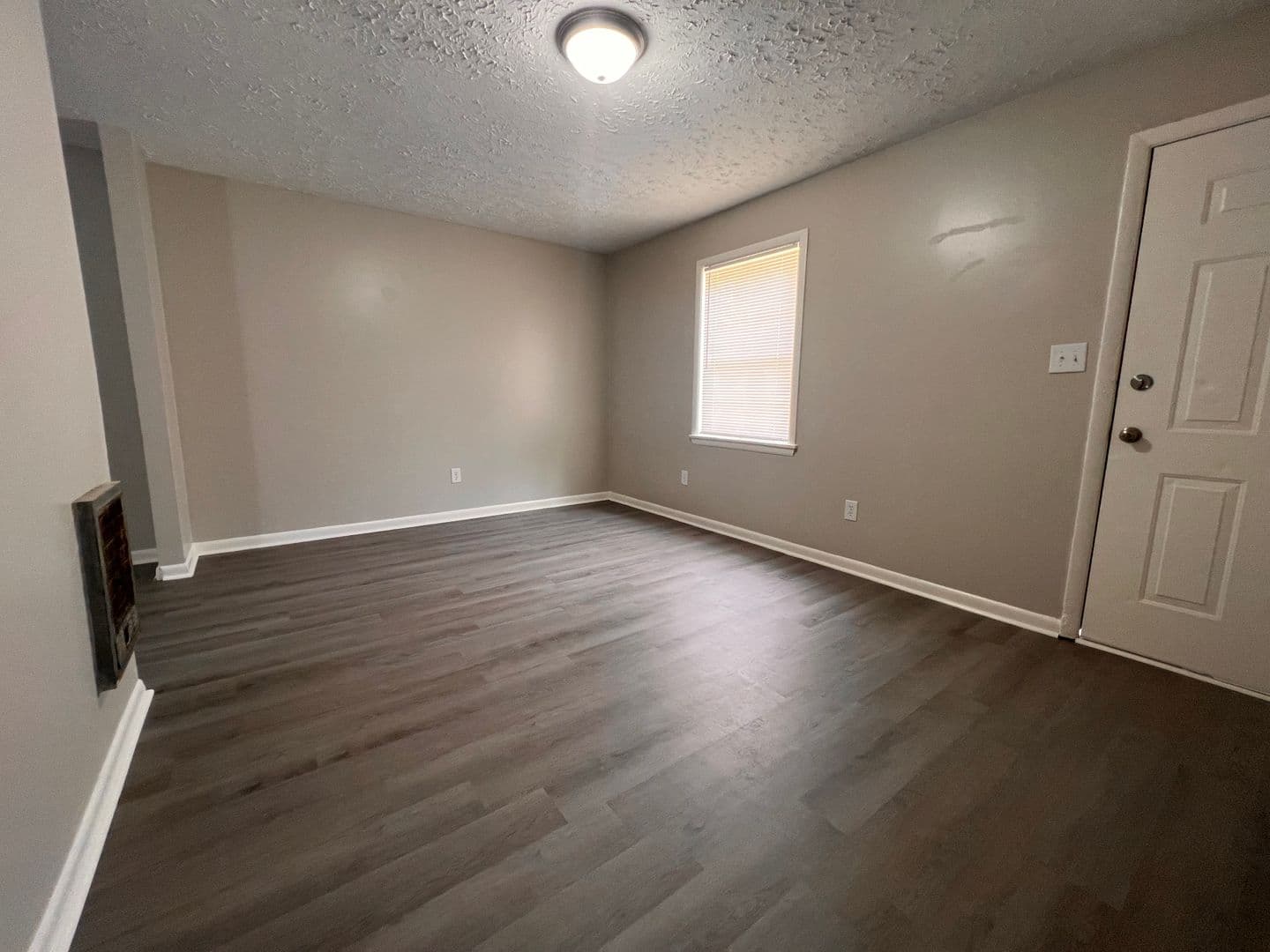 Livingston Apartment: 900 Preston Street - D