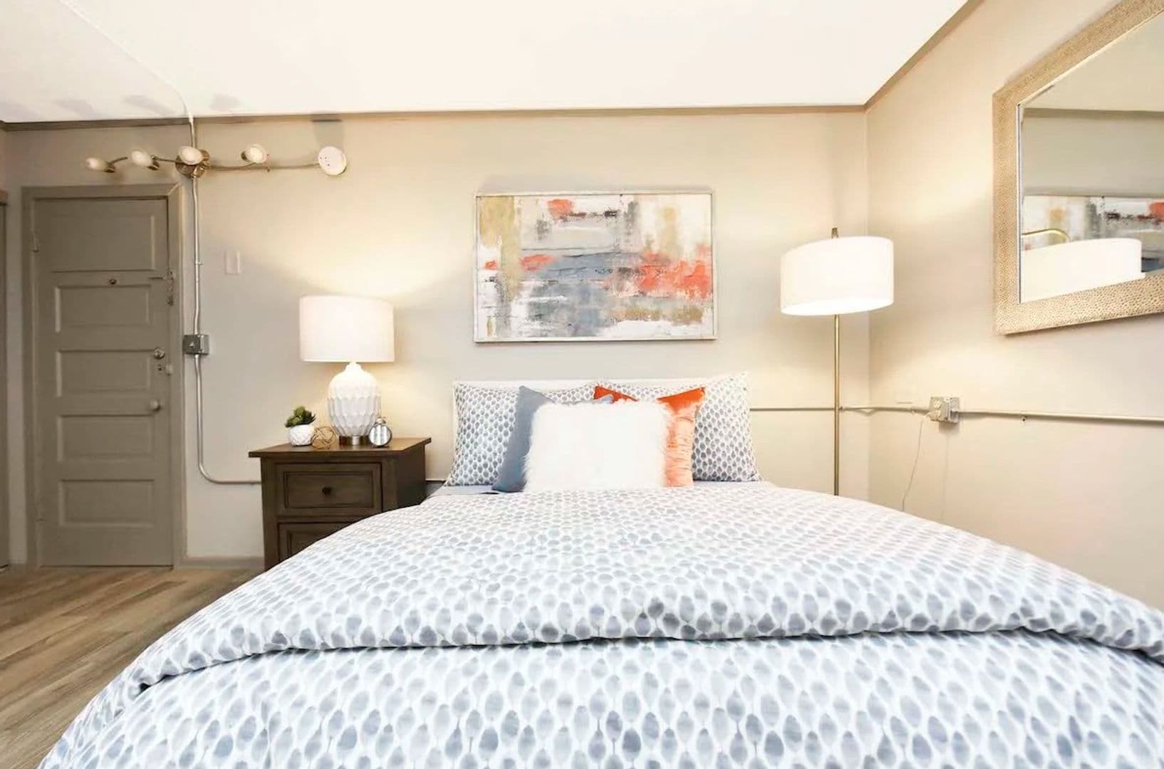 Oak Ridge Apartment: 82 E. Tennessee Ave