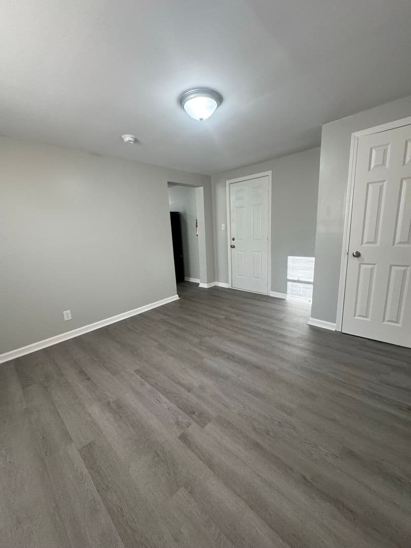 Johnson City Apartment: 712 Lamont St.