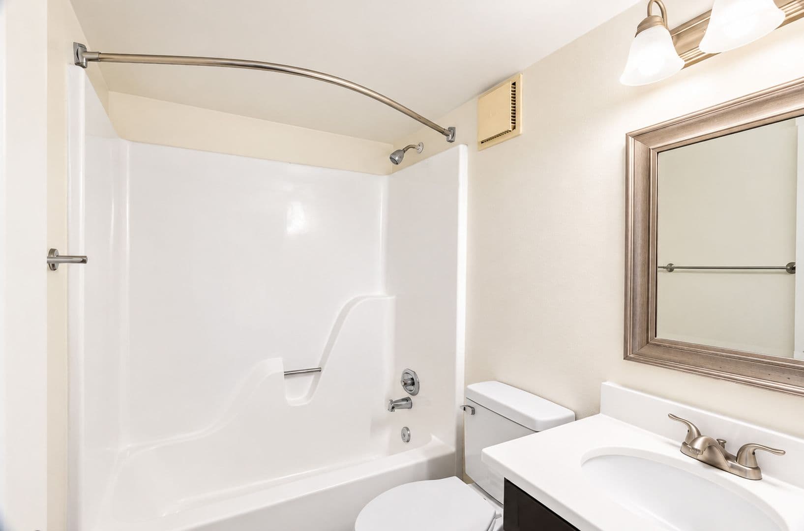 Chattanooga Apartment: 2627 Hixson Pike