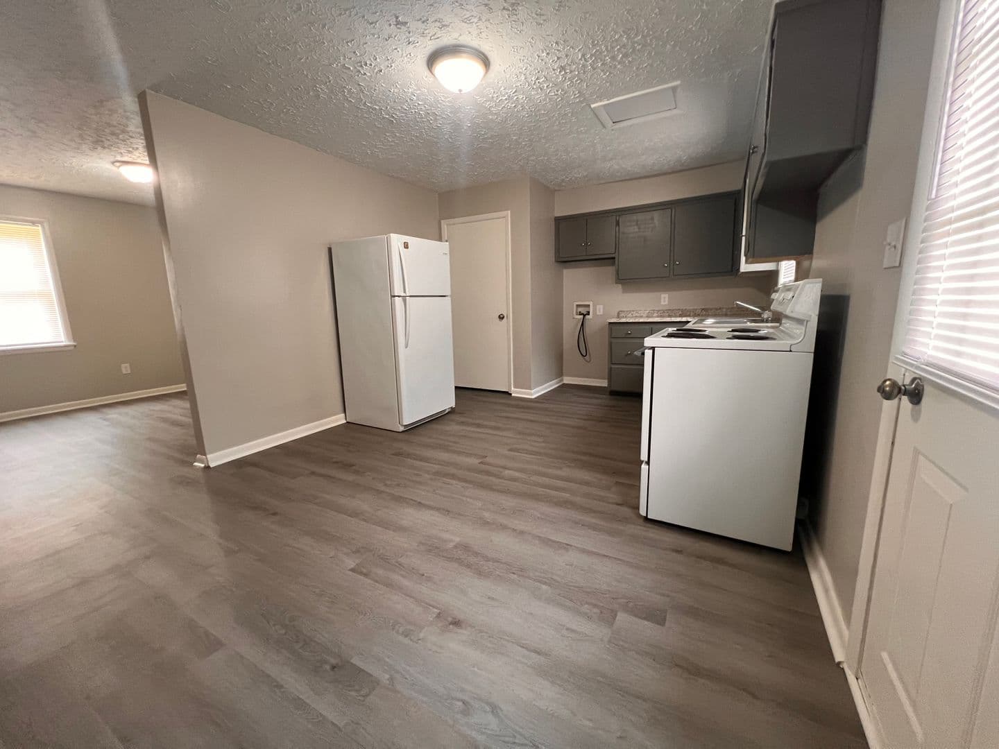 Livingston Apartment: 900 Preston Street - D