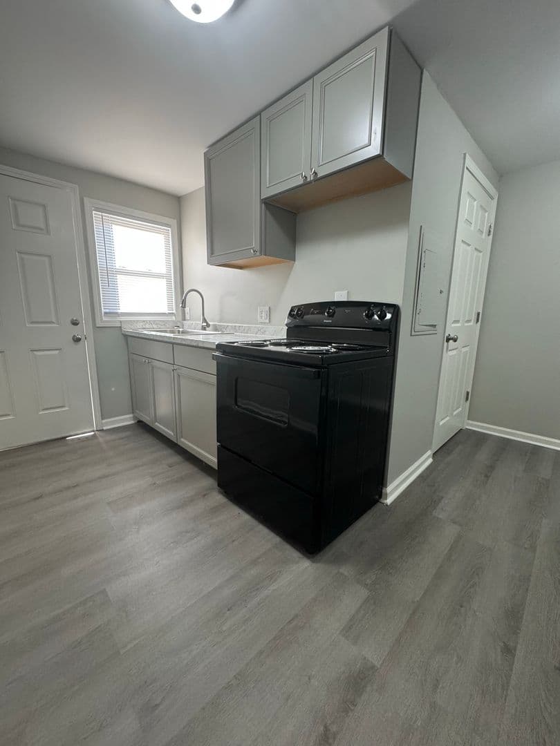 Johnson City Apartment: 712 Lamont St.
