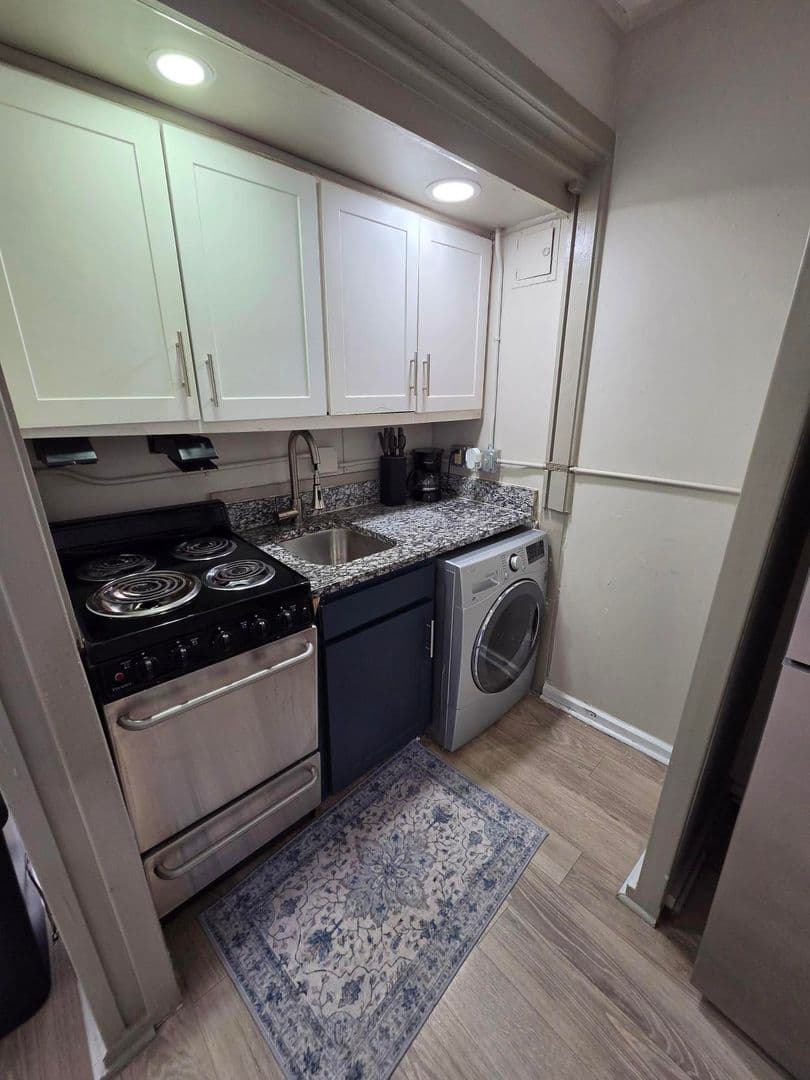 Oak Ridge Apartment: 82 E. Tennessee Ave