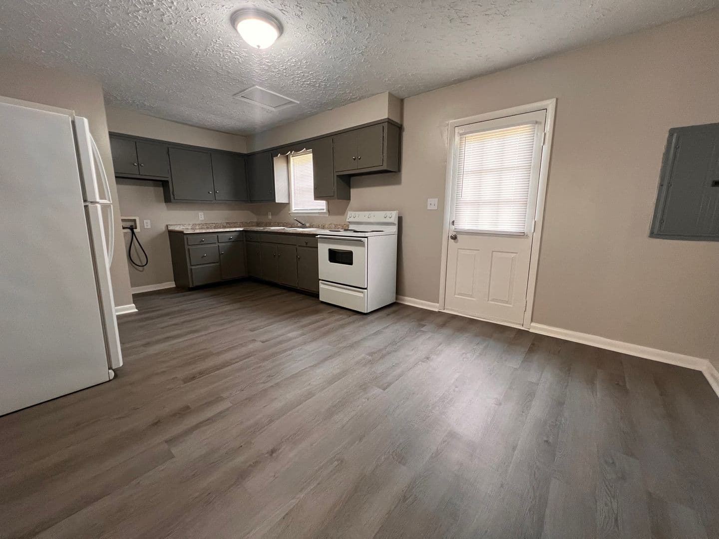 Livingston Apartment: 900 Preston Street - D