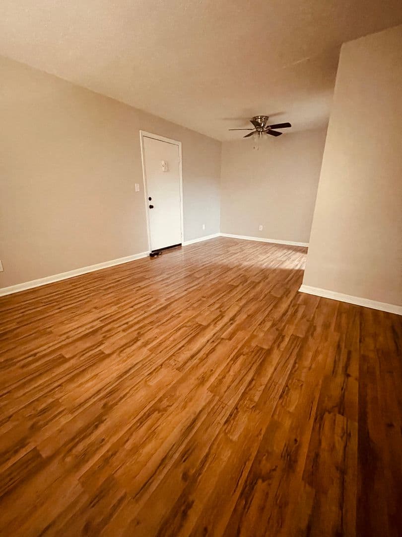 McMinnville Apartment: 314 Oriole Drive