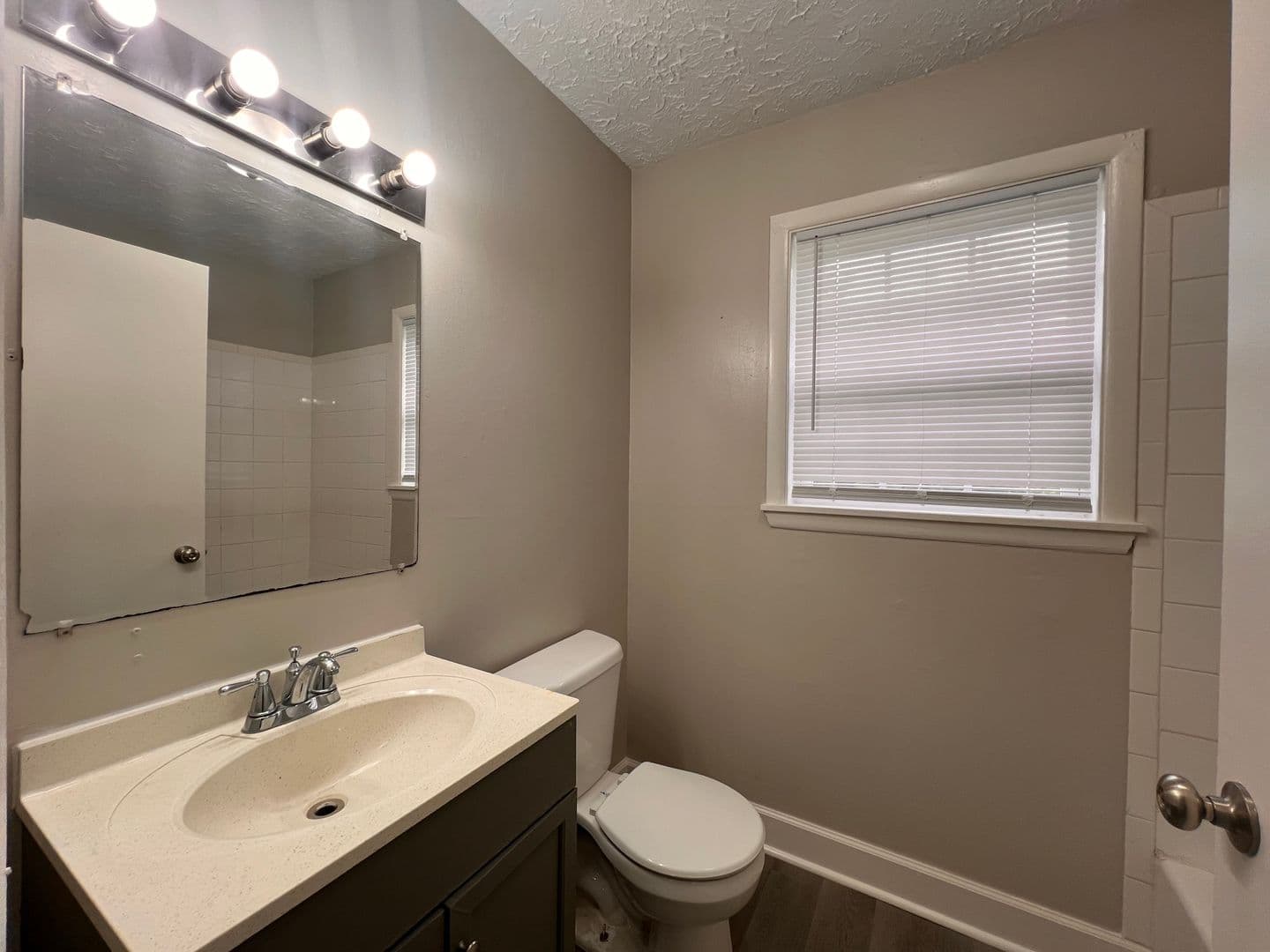 Livingston Apartment: 900 Preston Street - D