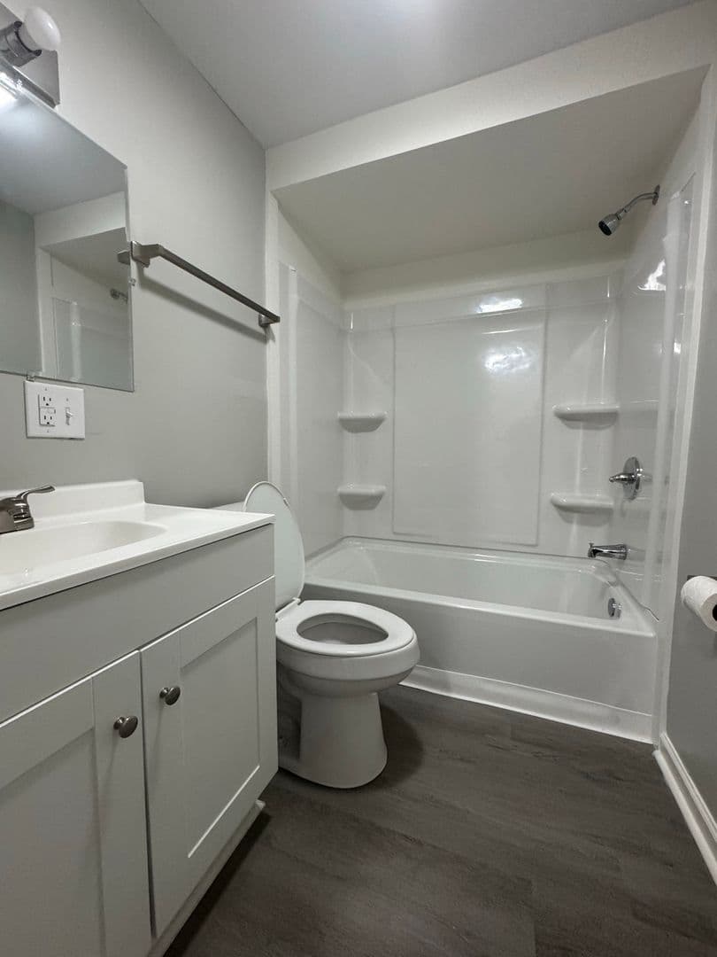 Johnson City Apartment: 712 Lamont St.