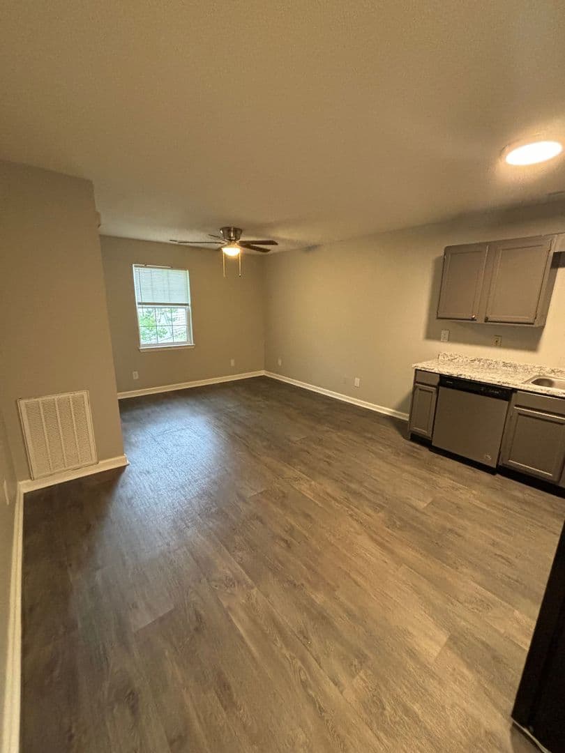 Hixson Apartment: 1802 Hamil Road