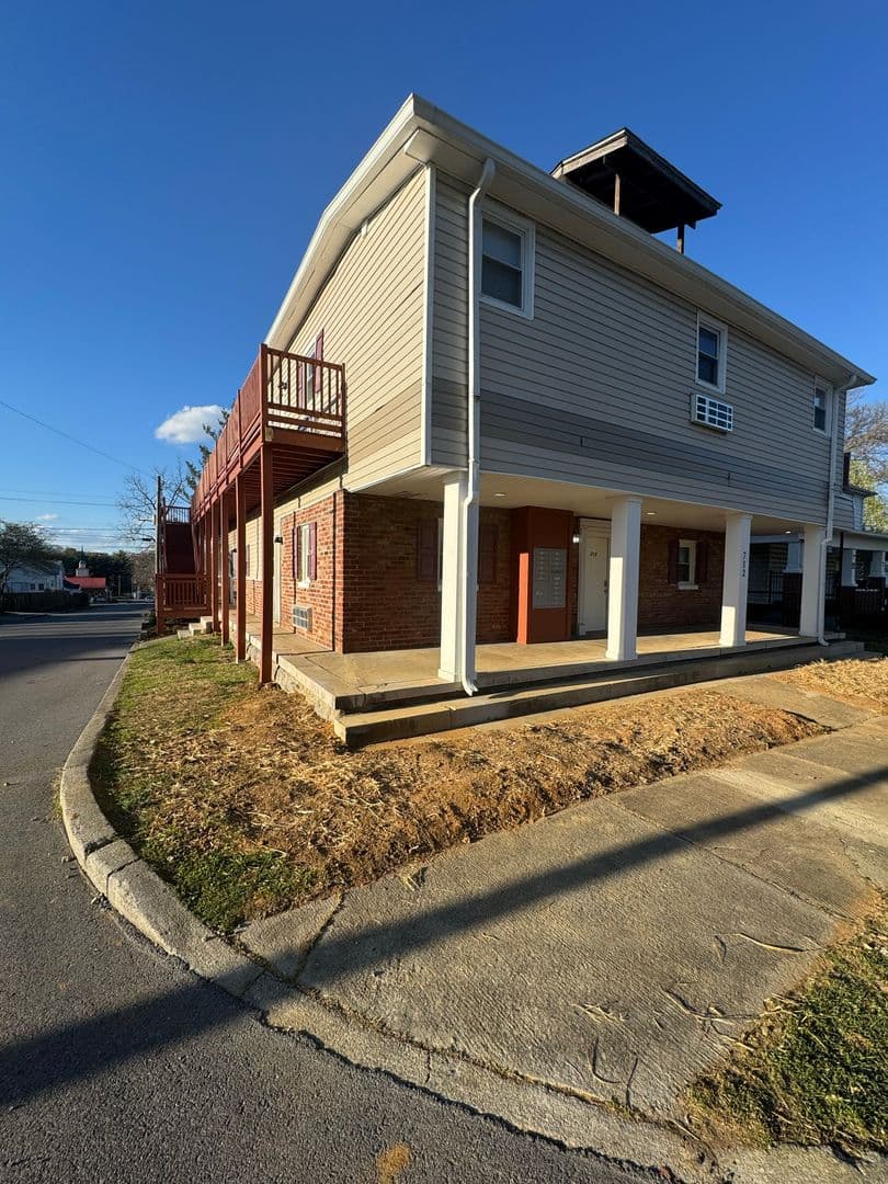 Johnson City Apartment: 712 Lamont St.