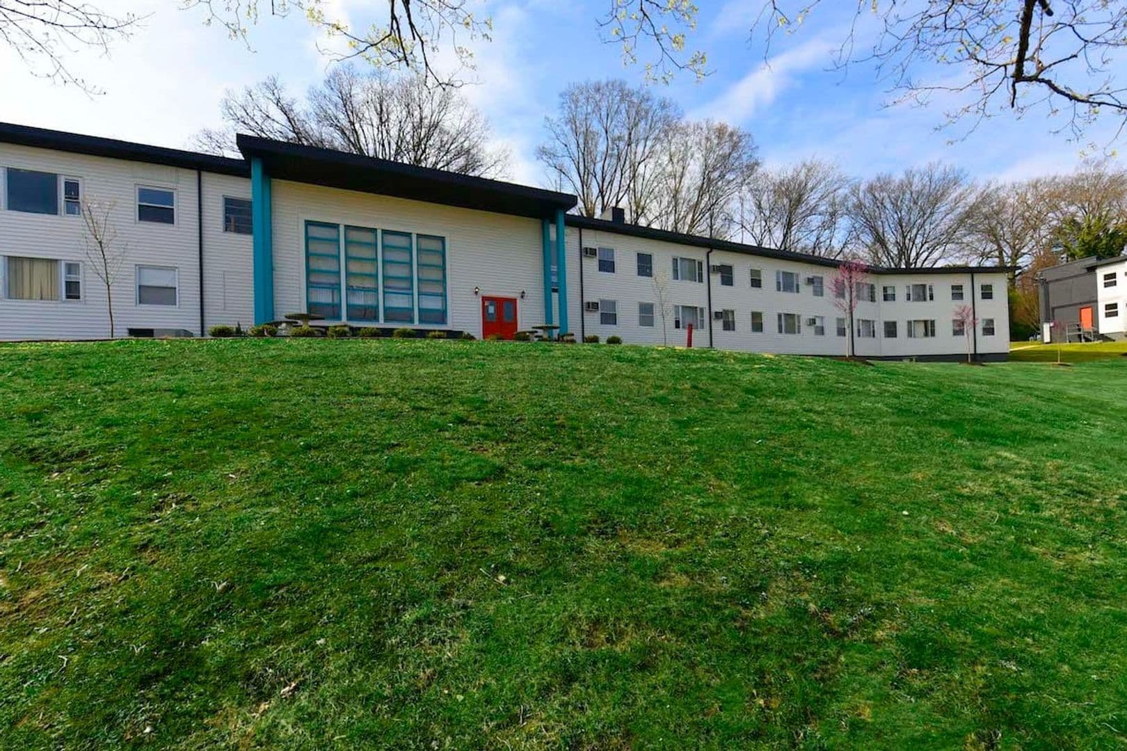 Oak Ridge Apartment: 82 E. Tennessee Ave