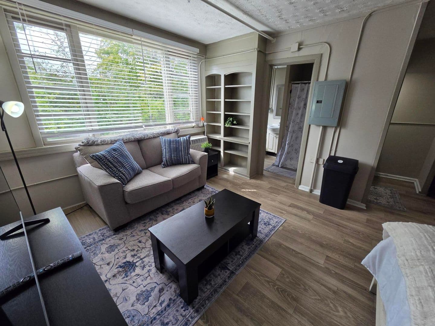 Oak Ridge Apartment: 82 E. Tennessee Ave