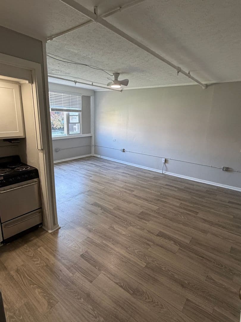 Oak Ridge Apartment: 82 E. Tennessee Ave