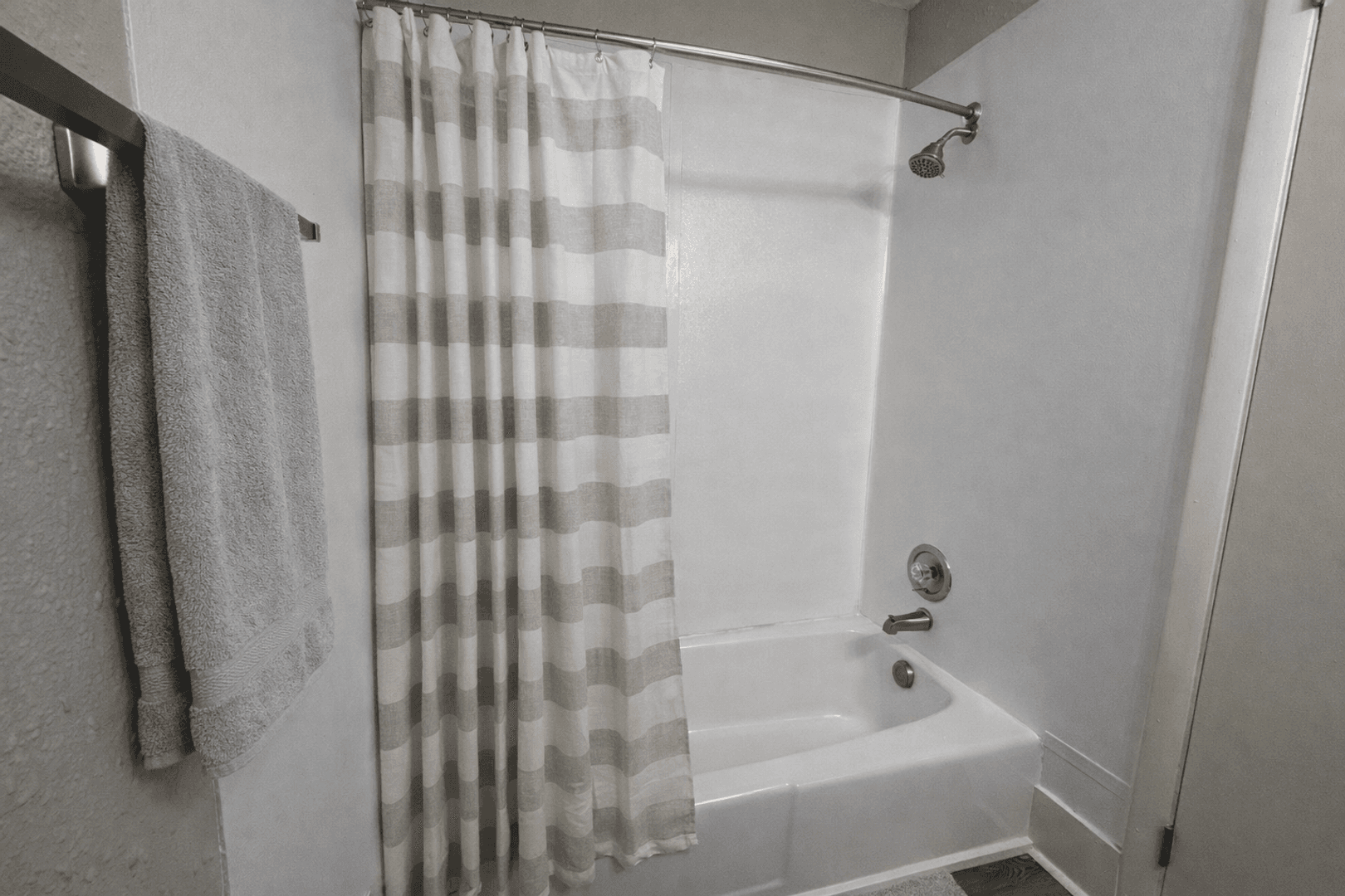 Murfreesboro Apartment: 1315 E. Castle Street