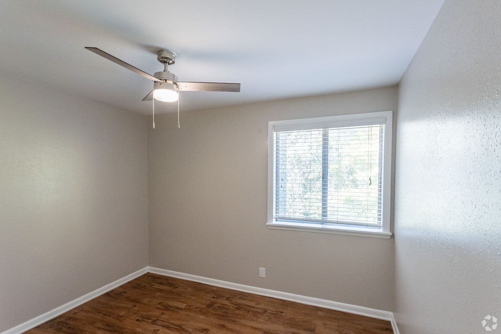 Columbia Apartment: 1249 Hampshire Pike