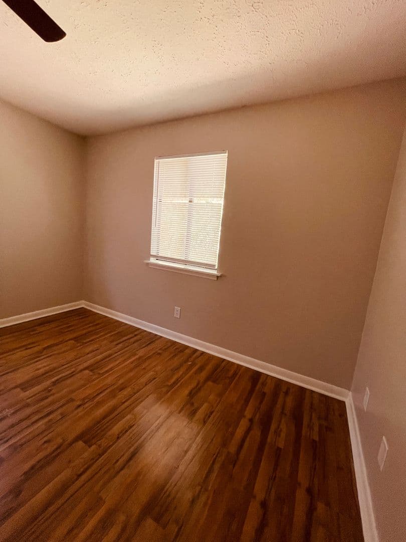 McMinnville Apartment: 314 Oriole Drive