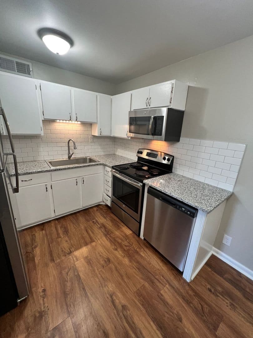 Columbia Apartment: 1249 Hampshire Pike
