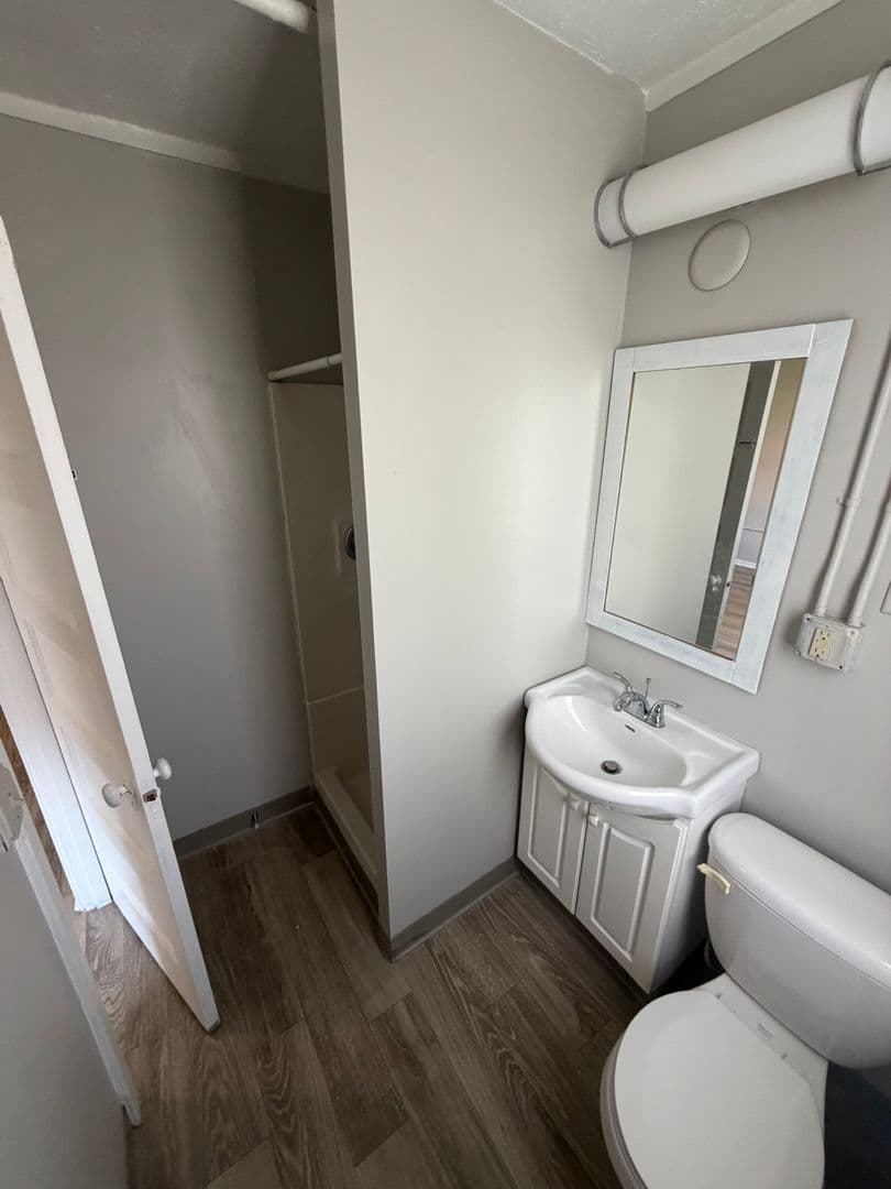 Oak Ridge Apartment: 82 E. Tennessee Ave