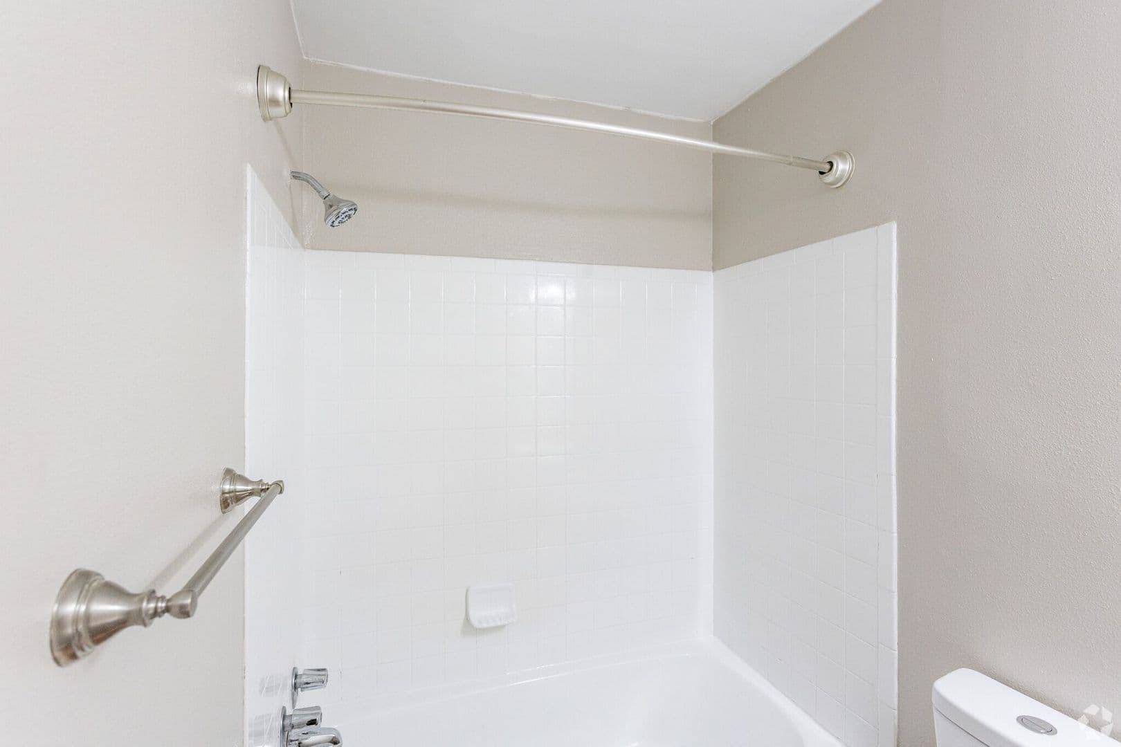 Columbia Apartment: 1249 Hampshire Pike