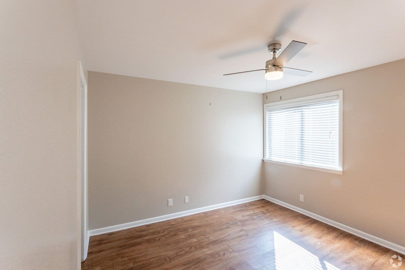 Columbia Apartment: 1249 Hampshire Pike