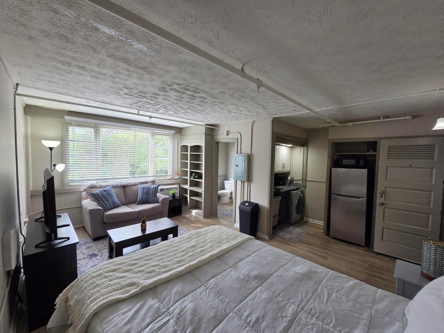 Oak Ridge Apartment: 82 E. Tennessee Ave