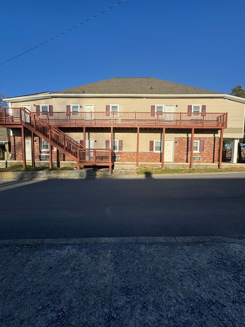 Johnson City Apartment: 712 Lamont St.