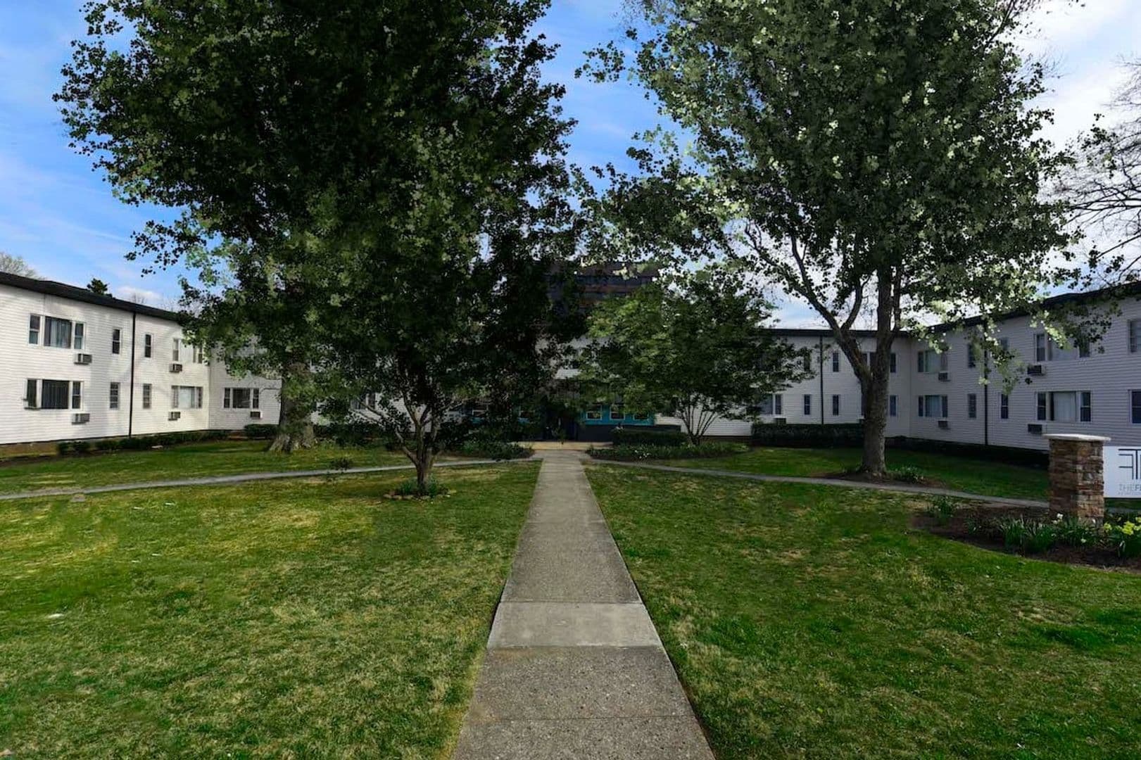 Oak Ridge Apartment: 82 E. Tennessee Ave