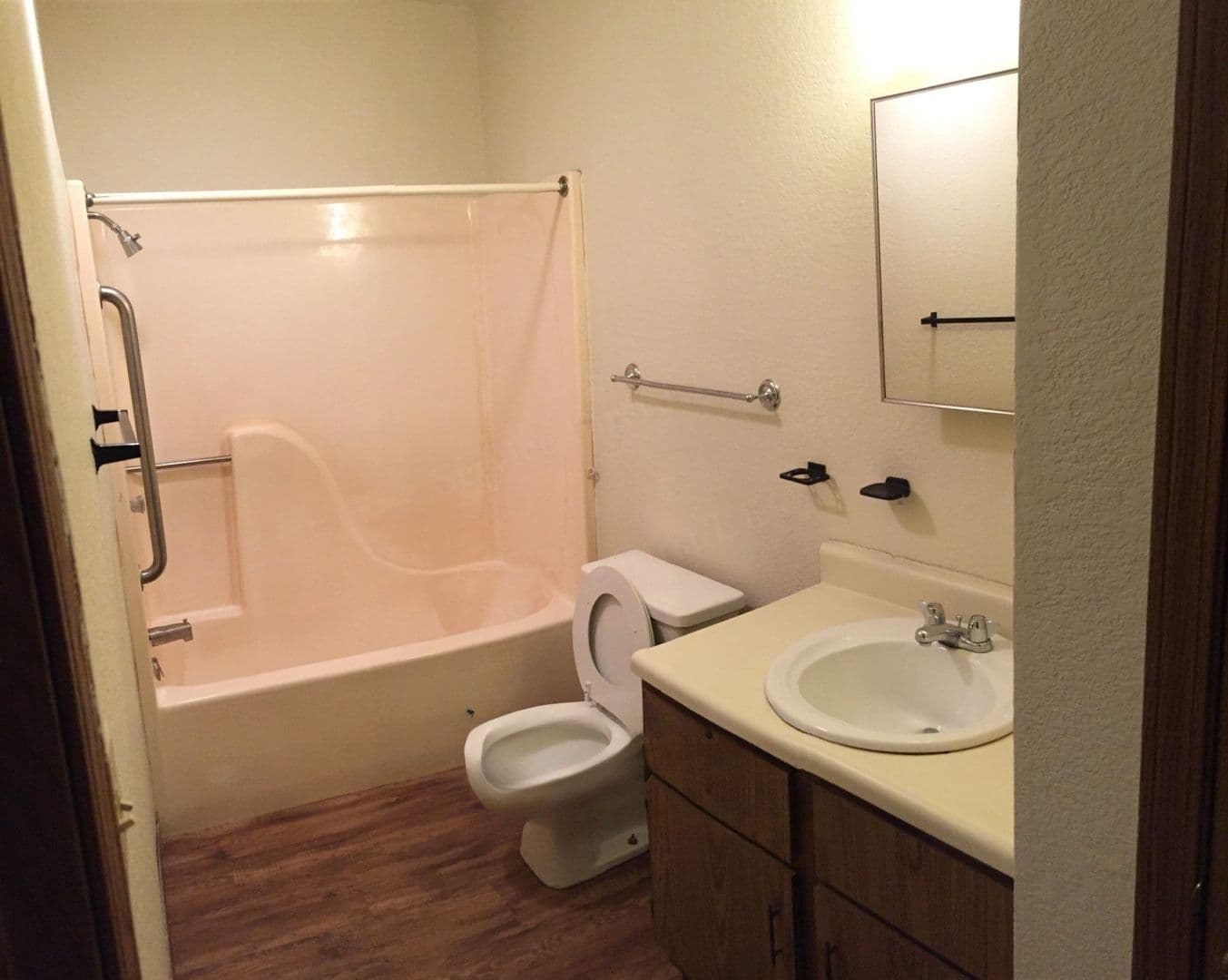 Bolivar Apartment: 915 W College