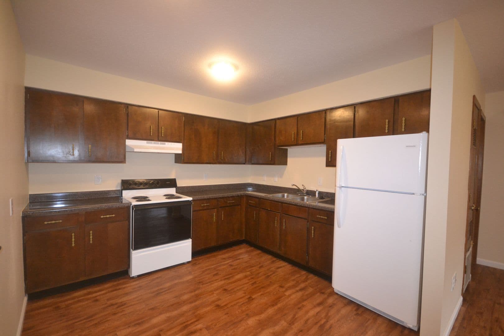 Edna Apartment: 216 W Main