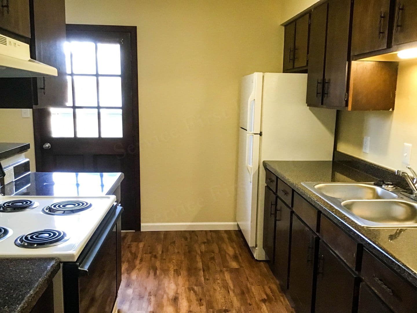 Edna Apartment: 216 W Main