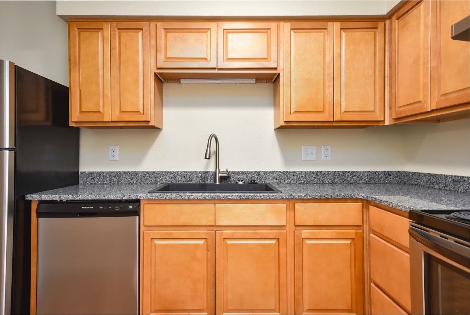 Branson Apartment: 407 Judy St