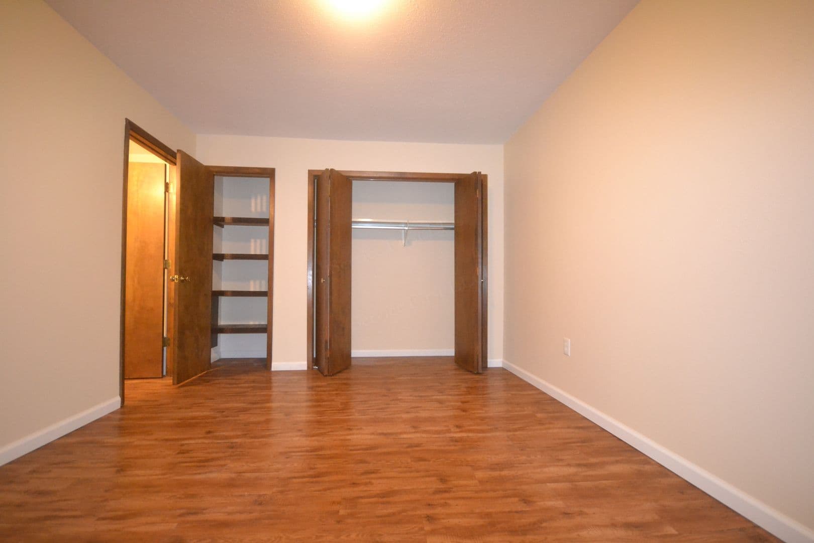 Edna Apartment: 216 W Main