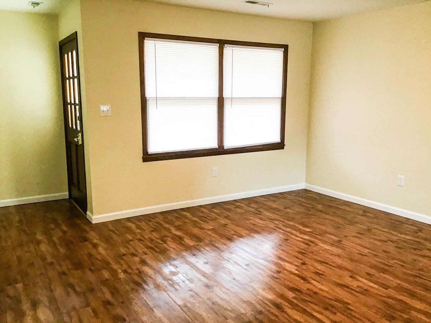 Edna Apartment: 216 W Main