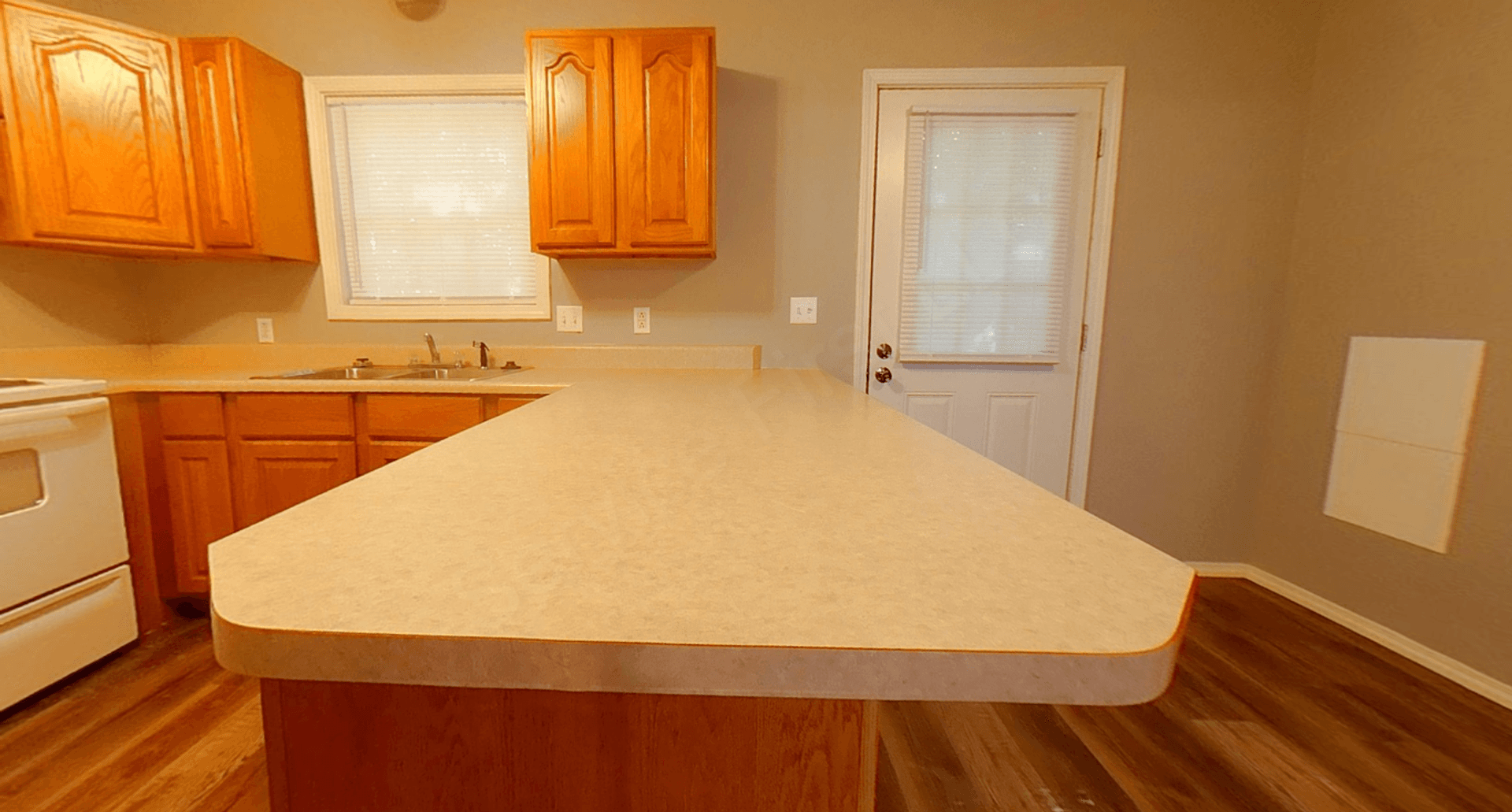 Dexter Apartment: 606 Allison St