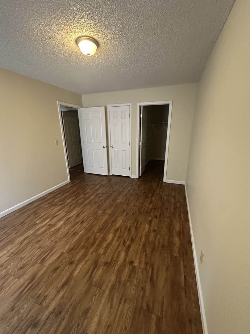 Hollister Apartment: 174-176 Church St