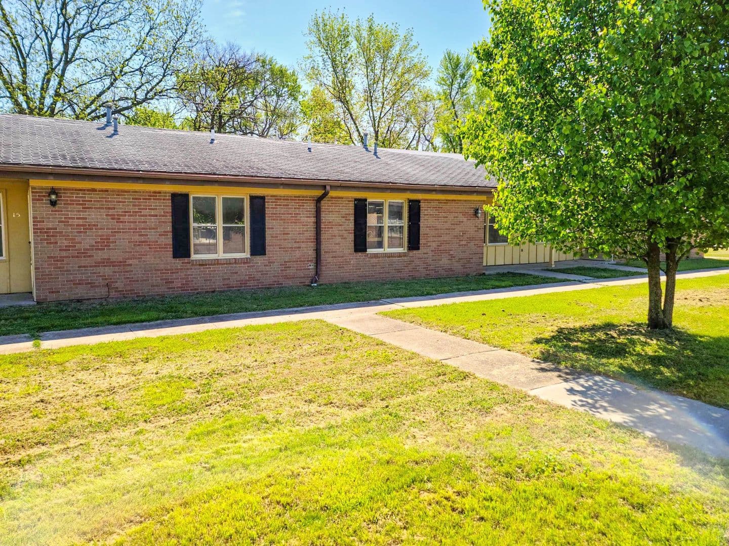 Edna Apartment: 216 W Main