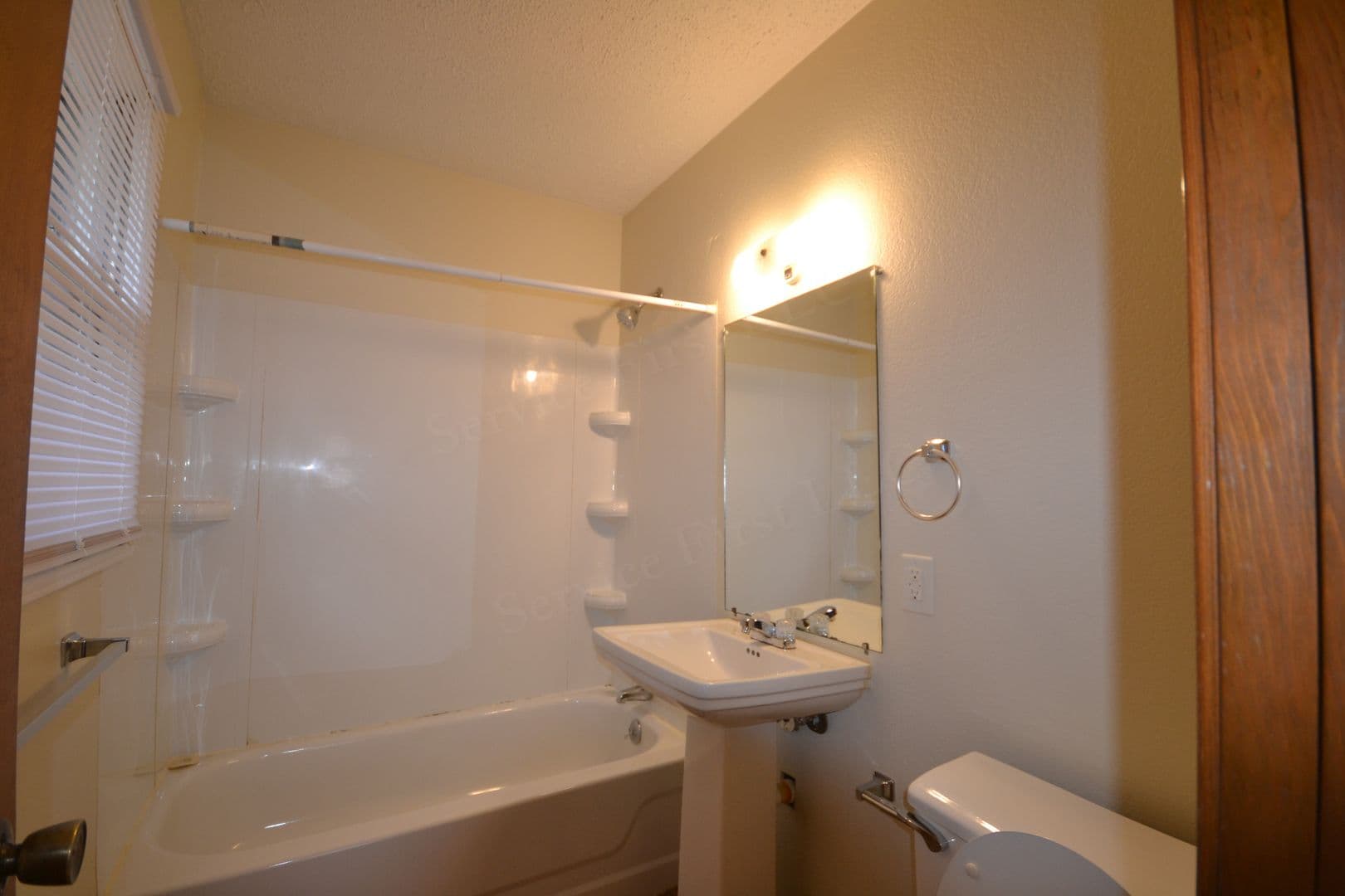 Bolivar House: 1111 S Carl ST