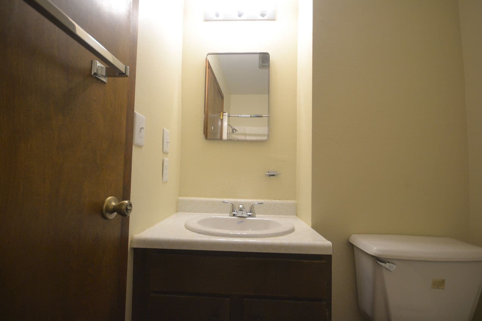 Edna Apartment: 216 W Main