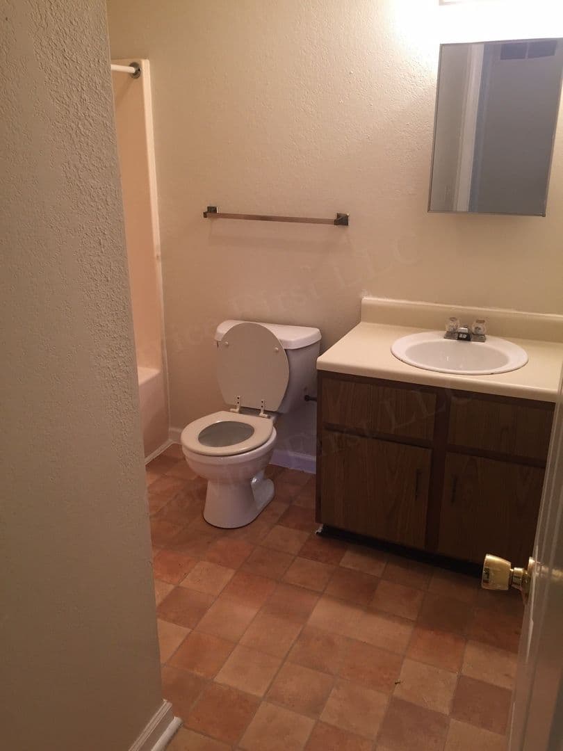 Bolivar Apartment: 915 W College