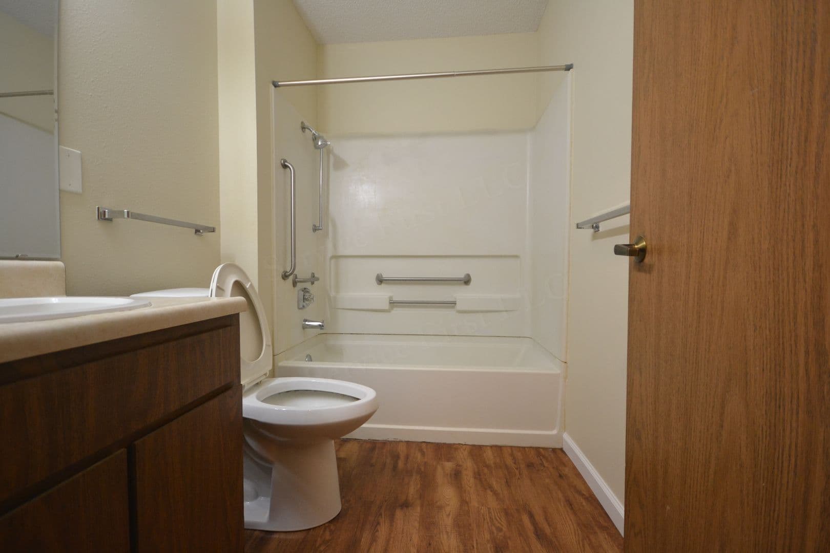 Perry Apartment: 510 Plaza Dr