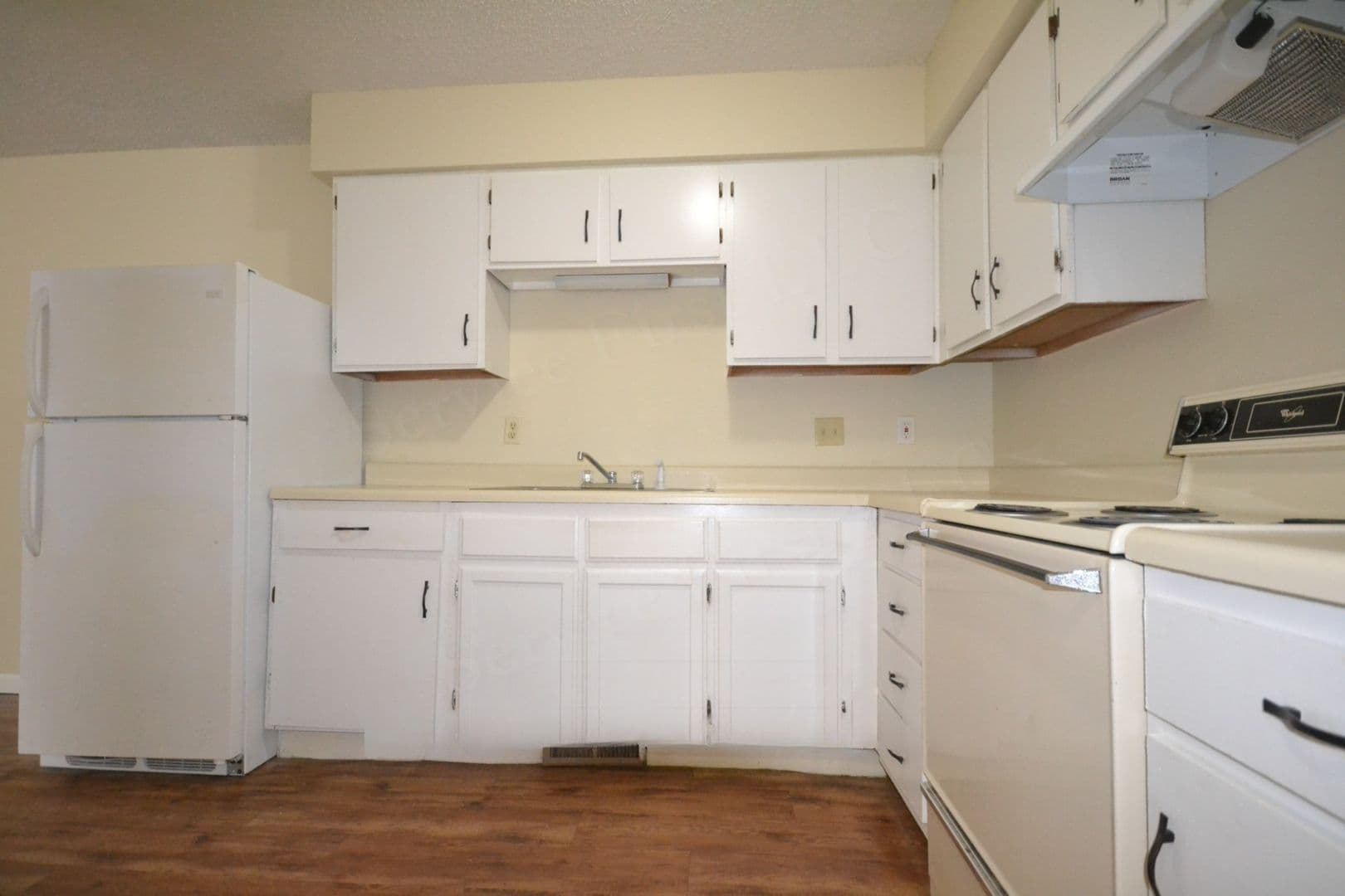 Bolivar Apartment: 915 W College