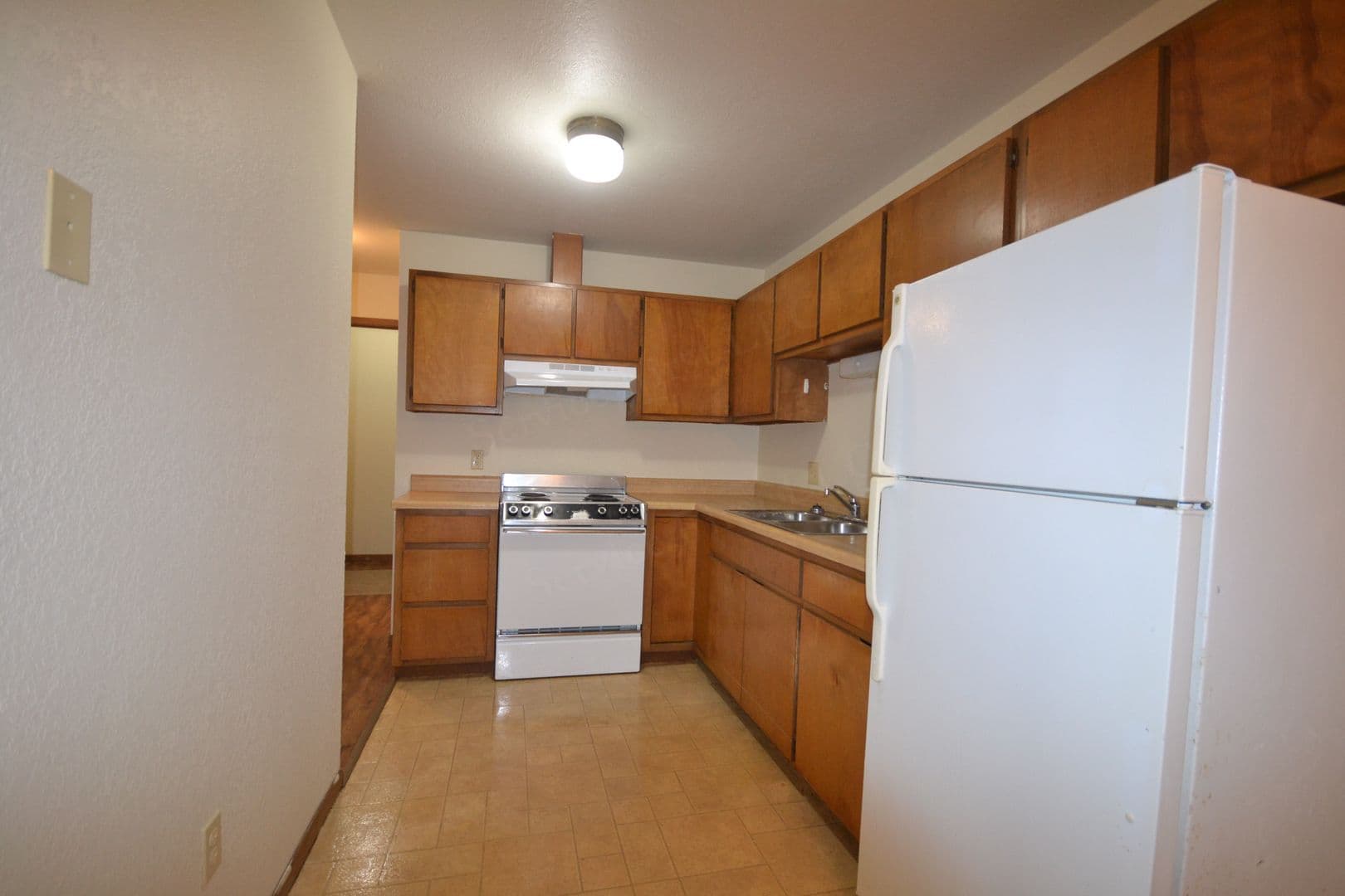 Marshfield Apartment: 511 Church St