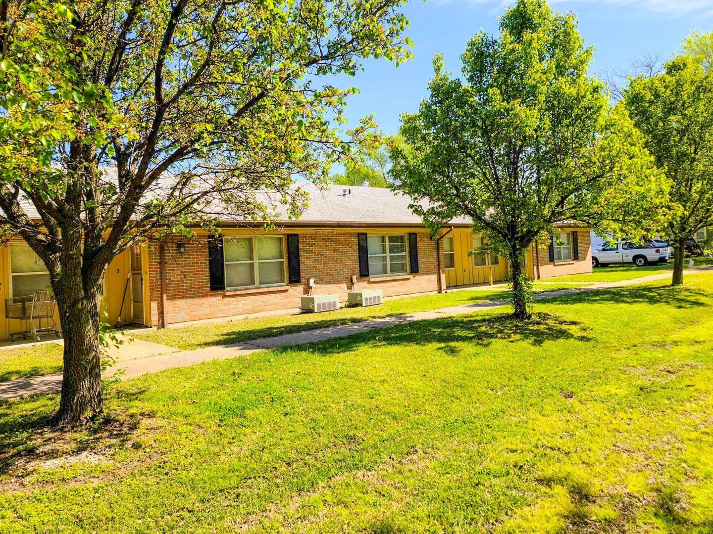 Edna Apartment: 216 W Main