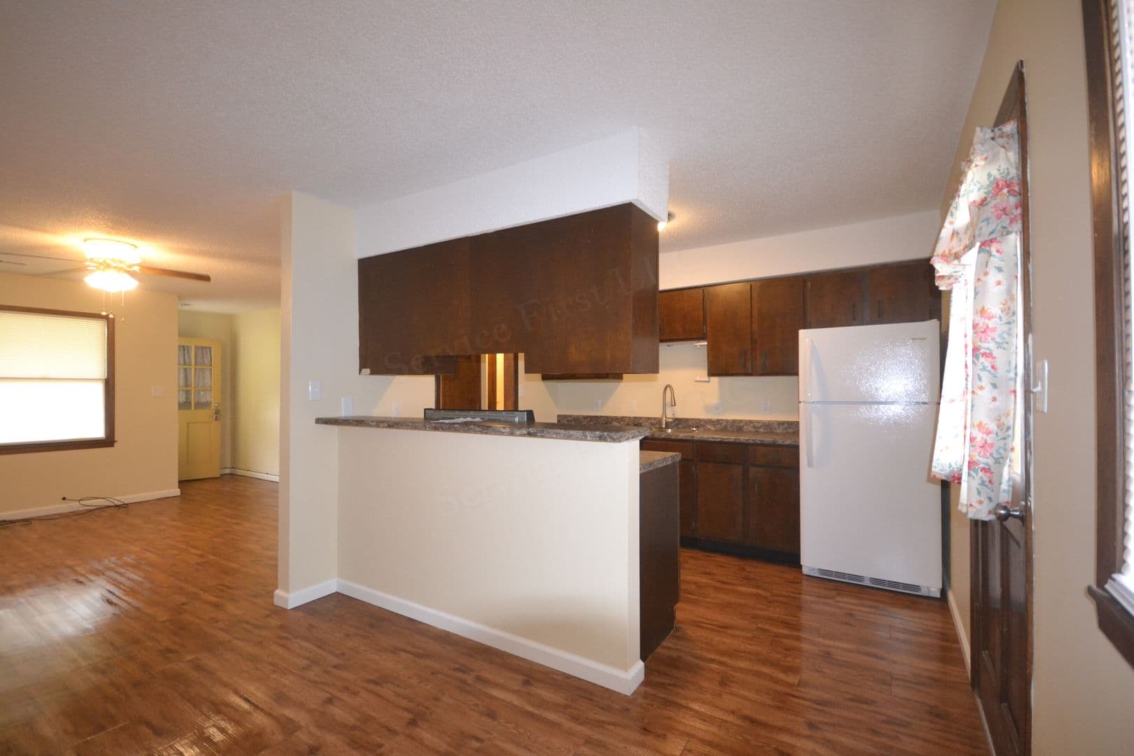 Edna Apartment: 216 W Main