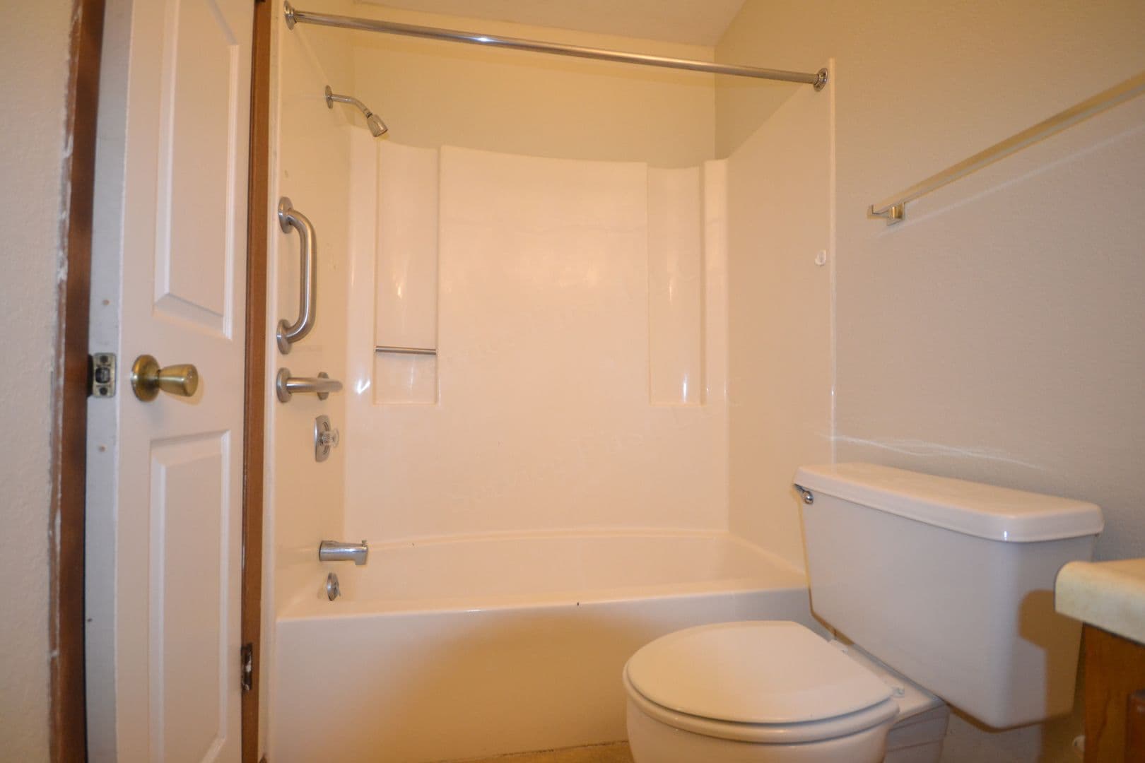 Marshfield Apartment: 511 Church St