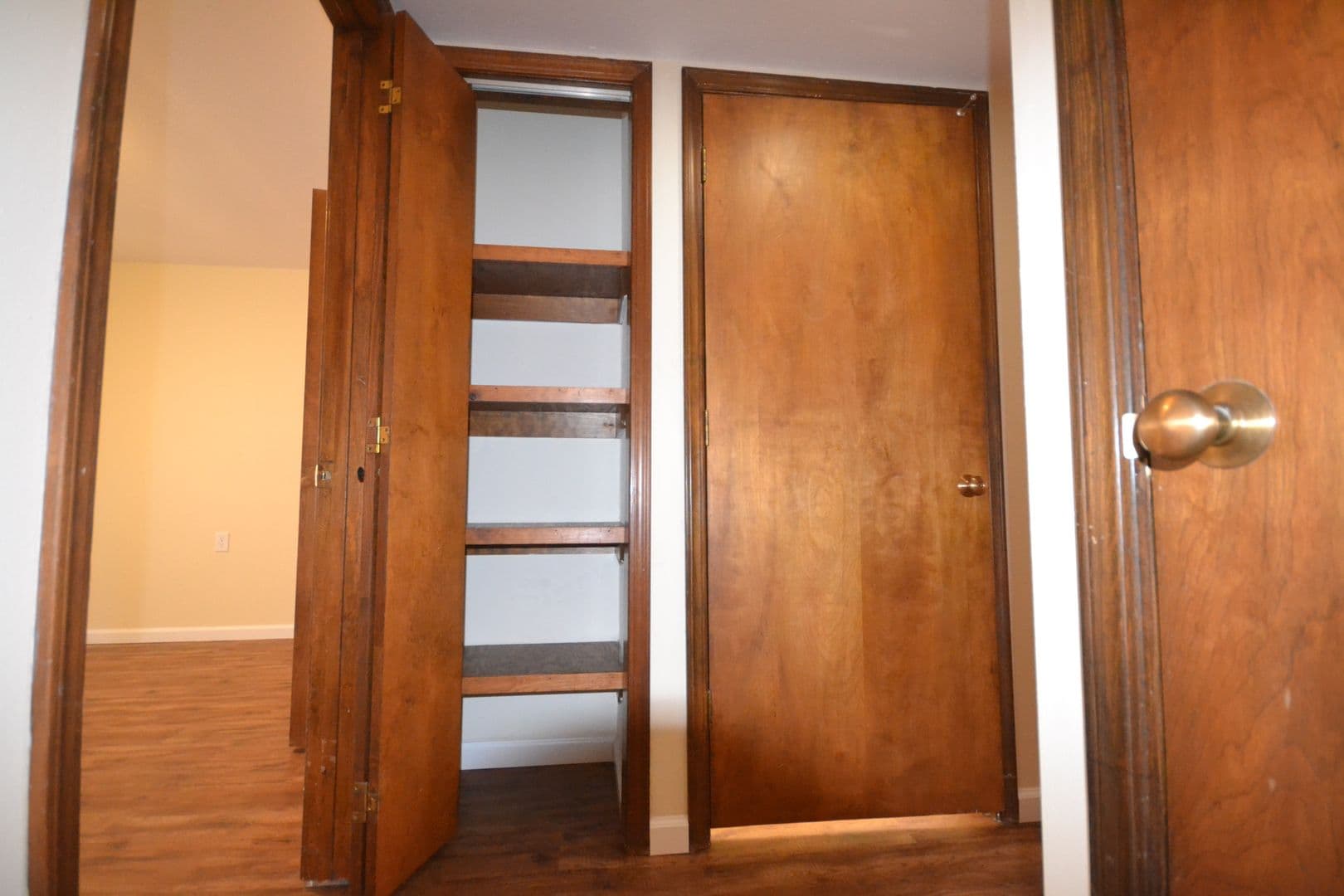 Edna Apartment: 216 W Main