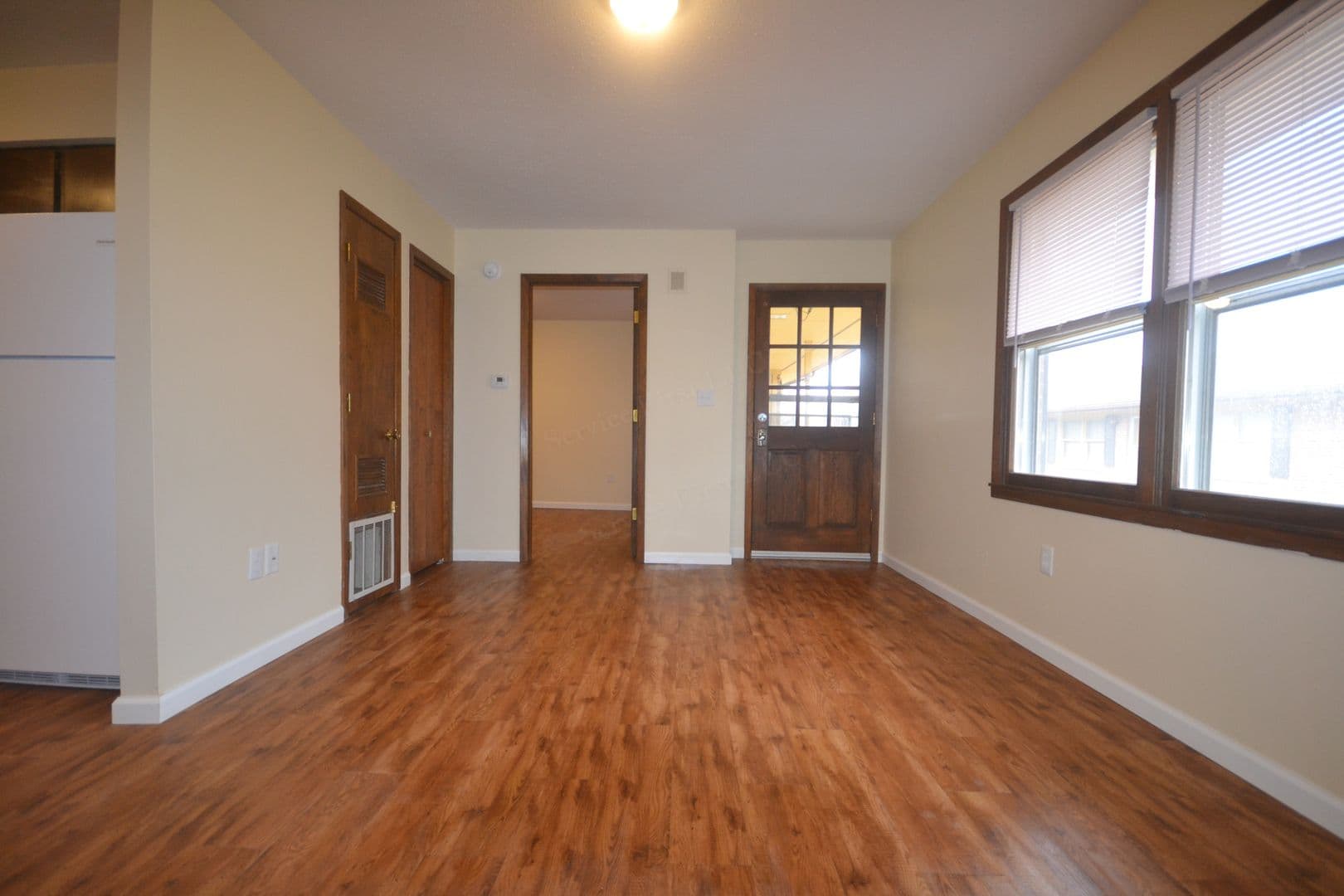 Edna Apartment: 216 W Main